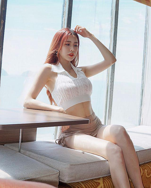 Hot girl Malaysia gây mê đắm khi mặc đồ tập luyện - Hình 3 Hot girl Malaysia gay me dam khi mac do tap luyen-Hinh-3