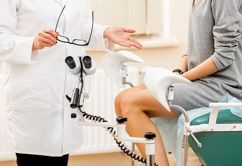 Cô gái phải đi gặp bác sĩ vì ham mê kích thích khi ân ái Co gai phai di gap bac si vi ham me kich thich khi an ai