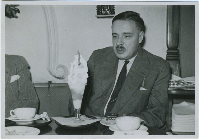 Cuộc đời bất hạnh của các con thiên tài Albert Einstein - Hình 10 Cuoc doi bat hanh cua cac con thien tai Albert Einstein-Hinh-10