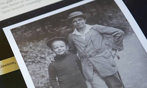 Cuộc đời bất hạnh của các con thiên tài Albert Einstein - Hình 8 Cuoc doi bat hanh cua cac con thien tai Albert Einstein-Hinh-8