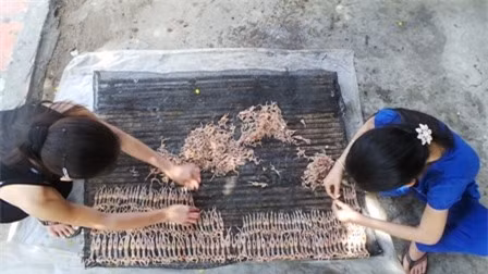 Thu vi cac cong doan lam mon “vu nu chan dai” mien Tay-Hinh-6