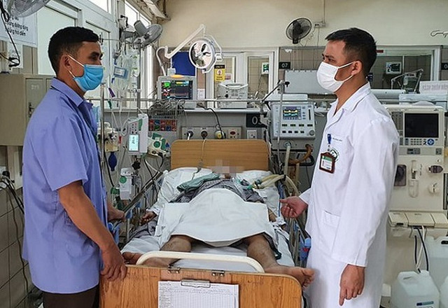 Bác sĩ nói gì về ngộ độc Methanol nặng khi uống rượu? Bac si noi gi ve ngo doc Methanol nang khi uong ruou?