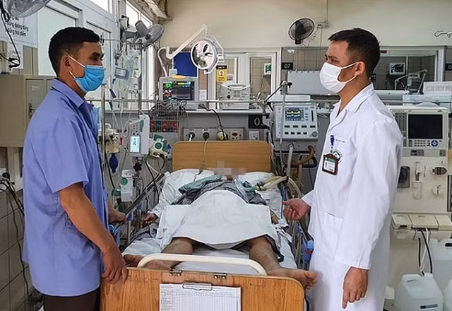 Bac si noi gi ve ngo doc Methanol nang khi uong ruou?