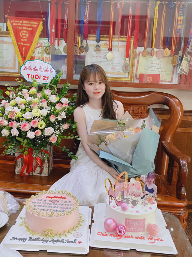 Ngắm gu thời trang sành điệu của bạn gái cũ Quang Hải - Hình 2 Ngam gu thoi trang sanh dieu cua ban gai cu Quang Hai-Hinh-2