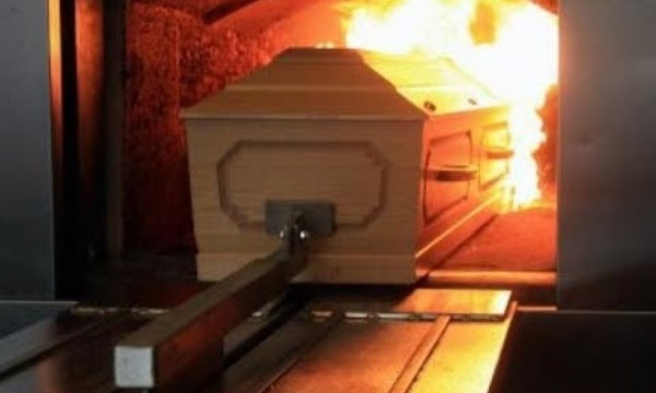 Bé 4 tháng còn thở đưa hỏa táng ở miền Tây: Hổ dữ không ăn thịt con... Be 4 thang con tho dua hoa tang o mien Tay: Ho du khong an thit con...