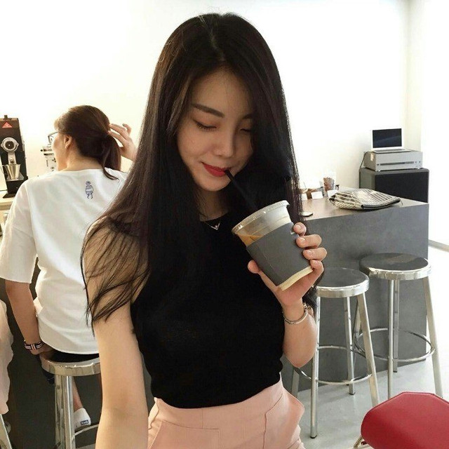 Vẻ nóng bỏng của nữ tiếp viên Hàn Quốc bỏ việc - Hình 8 Ve nong bong cua nu tiep vien Han Quoc bo viec-Hinh-8