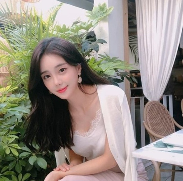 Vẻ nóng bỏng của nữ tiếp viên Hàn Quốc bỏ việc - Hình 4 Ve nong bong cua nu tiep vien Han Quoc bo viec-Hinh-4