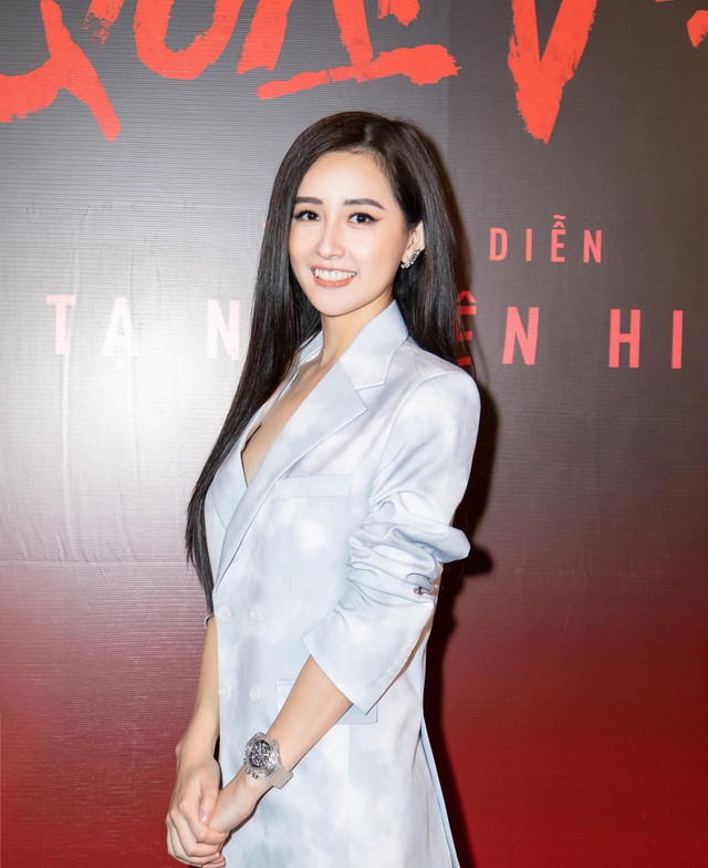 Những lần diện vest không nội y gây nhức mắt của Mai Phương Thúy Nhung lan dien vest khong noi y gay nhuc mat cua Mai Phuong Thuy