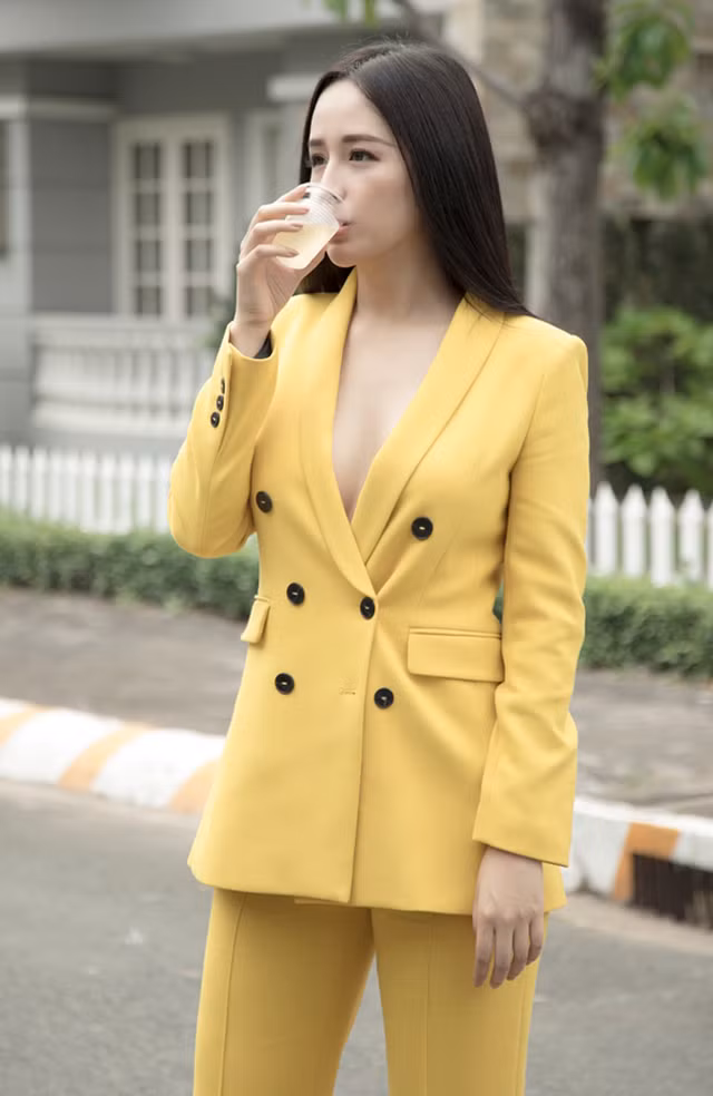Nhung lan dien vest khong noi y gay nhuc mat cua Mai Phuong Thuy-Hinh-4