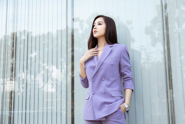 Những lần diện vest không nội y gây nhức mắt của Mai Phương Thúy - Hình 9 Nhung lan dien vest khong noi y gay nhuc mat cua Mai Phuong Thuy-Hinh-9