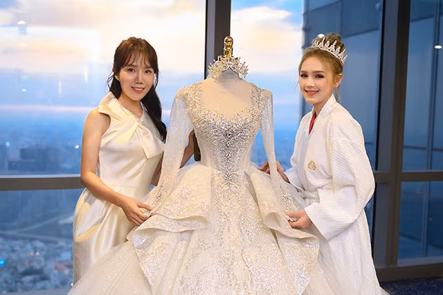 Nhung chiec vay cuoi xa hoa cua Xoai Non va loat my nhan Viet-Hinh-3