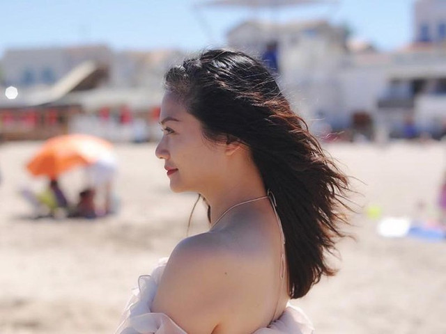 Gu thời trang gợi cảm của nữ chính “Hồ sơ cá sấu” - Hình 11 Gu thoi trang goi cam cua nu chinh “Ho so ca sau”-Hinh-11