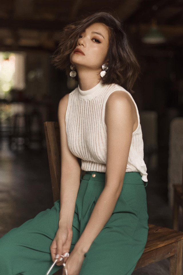 Gu thời trang gợi cảm của nữ chính “Hồ sơ cá sấu” - Hình 8 Gu thoi trang goi cam cua nu chinh “Ho so ca sau”-Hinh-8