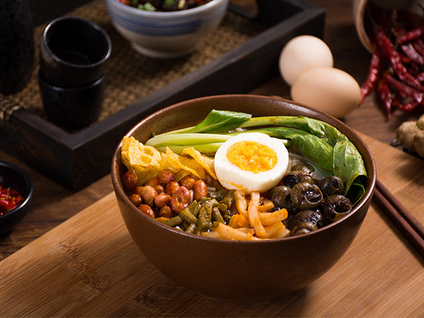 Phở ốc hút khách ở Trung Quốc được ví như 'vũ khí sinh học' có gì đặc biệt? - Hình 2 Pho oc hut khach o Trung Quoc duoc vi nhu 'vu khi sinh hoc' co gi dac biet?-Hinh-2