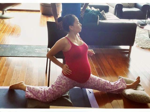 Cận cảnh sao Việt bầu to vượt mặt vẫn chăm tập yoga - Hình 11 Can canh sao Viet bau to vuot mat van cham tap yoga-Hinh-11