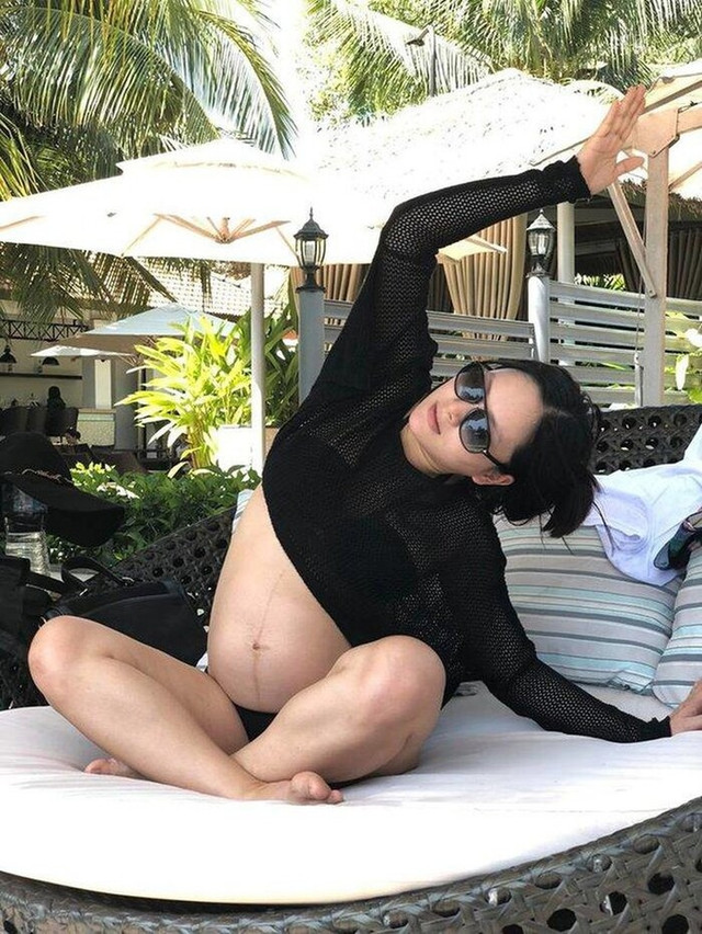 Cận cảnh sao Việt bầu to vượt mặt vẫn chăm tập yoga - Hình 8 Can canh sao Viet bau to vuot mat van cham tap yoga-Hinh-8