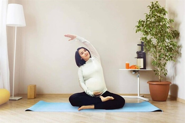 Cận cảnh sao Việt bầu to vượt mặt vẫn chăm tập yoga - Hình 7 Can canh sao Viet bau to vuot mat van cham tap yoga-Hinh-7