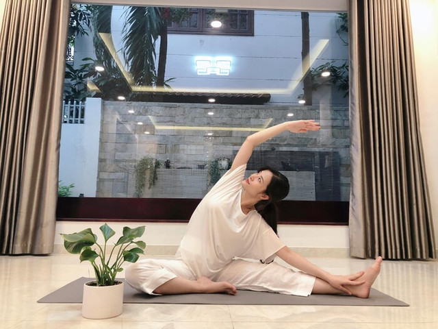 Cận cảnh sao Việt bầu to vượt mặt vẫn chăm tập yoga - Hình 2 Can canh sao Viet bau to vuot mat van cham tap yoga-Hinh-2