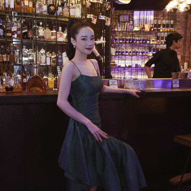 Nhã Phương liên tục diện trang phục lộ thân hình 'cò hương' - Hình 8 Nha Phuong lien tuc dien trang phuc lo than hinh 'co huong'-Hinh-8