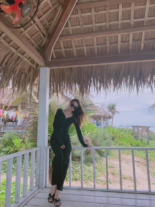 Nhã Phương liên tục diện trang phục lộ thân hình 'cò hương' - Hình 5 Nha Phuong lien tuc dien trang phuc lo than hinh 'co huong'-Hinh-5