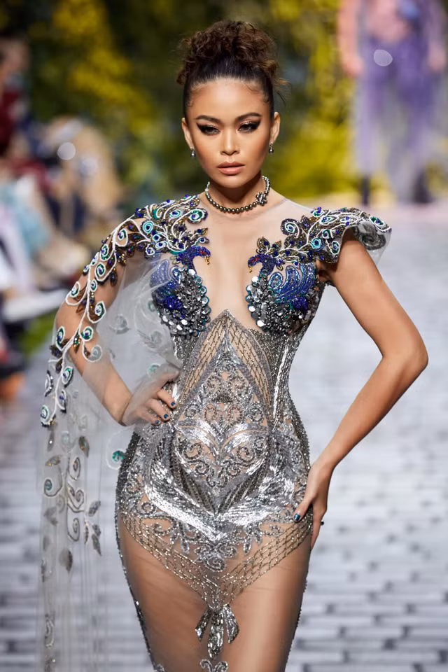 Phong cach thoi trang ngay cang tao bao cua A hau Mau Thuy-Hinh-7