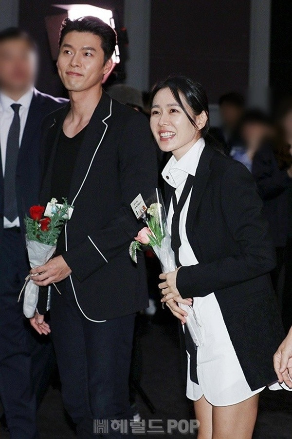 Những lần Hyun Bin và Son Ye Jin diện trang phục đồng điệu - Hình 3 Nhung lan Hyun Bin va Son Ye Jin dien trang phuc dong dieu-Hinh-3