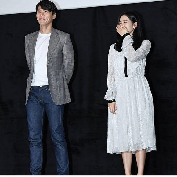 Những lần Hyun Bin và Son Ye Jin diện trang phục đồng điệu - Hình 10 Nhung lan Hyun Bin va Son Ye Jin dien trang phuc dong dieu-Hinh-10