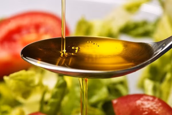 7 dieu ky dieu cho suc khoe khi uong mot thia dau o liu moi sang