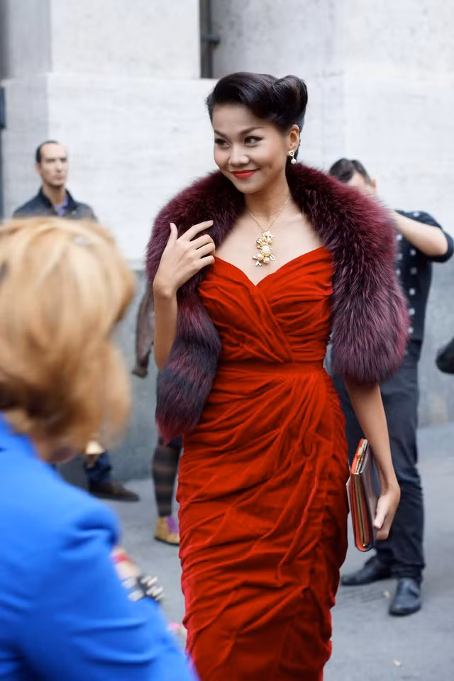 Huyen Lizzie va loat my nhan mac ao long thu gay tranh cai-Hinh-6