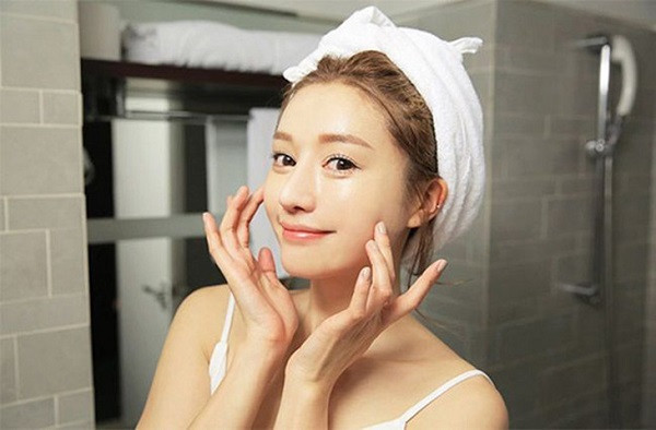 Mẹo dưỡng da trắng mịn, trẻ trung của người đẹp Trịnh Sảng - Hình 7 Meo duong da trang min, tre trung cua nguoi dep Trinh Sang-Hinh-7