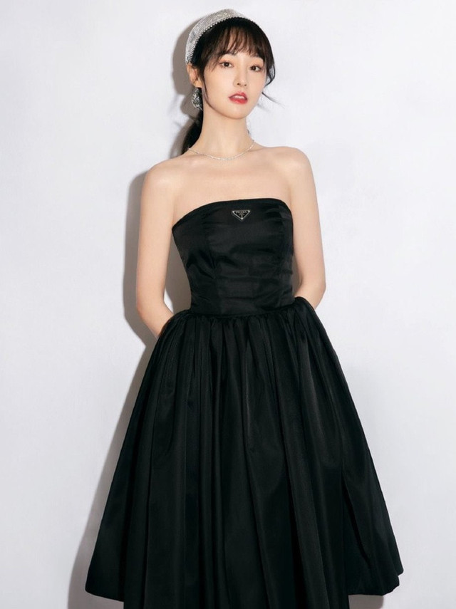 Ngắm gu thời trang trẻ trung như gái đôi mươi của Trịnh Sảng - Hình 8 Ngam gu thoi trang tre trung nhu gai doi muoi cua Trinh Sang-Hinh-8