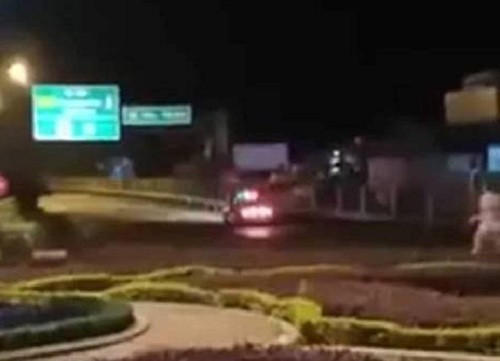 Xe CSGT đi lùi trên đường dẫn lên cao tốc: CSGT Thái Nguyên lên tiếng Xe CSGT di lui tren duong dan len cao toc: CSGT Thai Nguyen len tieng