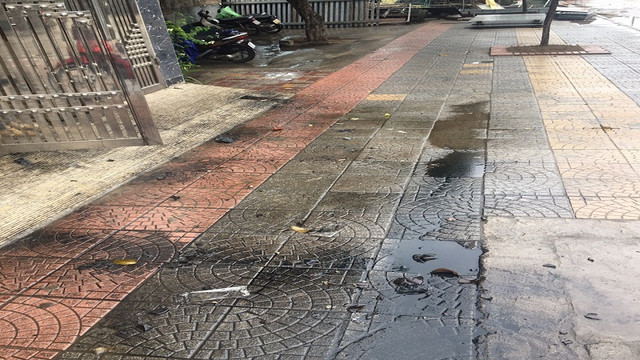 Ăn lương 8 triệu/tháng chỉ để đi ném chất bẩn vào nhà người khác - Hình 2 An luong 8 trieu/thang chi de di nem chat ban vao nha nguoi khac-Hinh-2