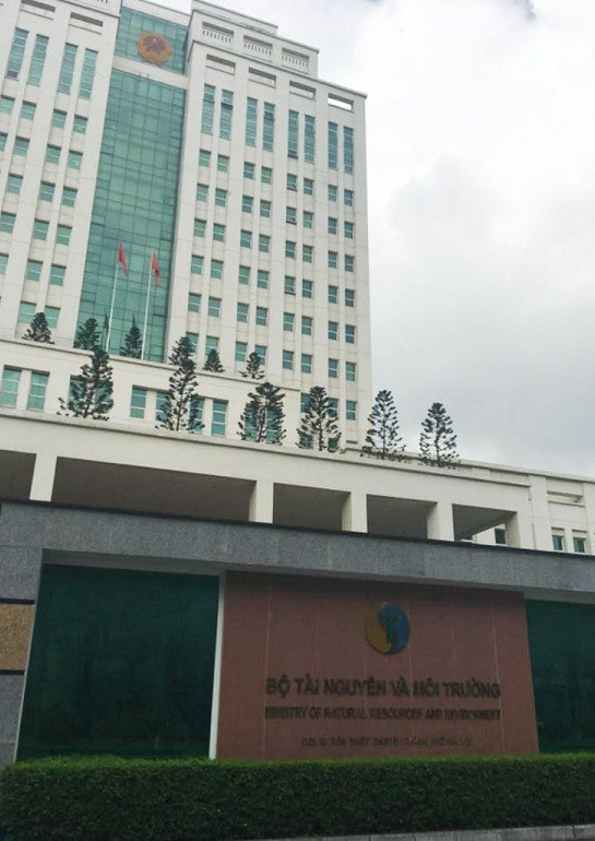 Phó Tổng cục trưởng bị tố ngoại tình với nữ Viện trưởng: Vi phạm Luật Hôn nhân? Pho Tong cuc truong bi to ngoai tinh voi nu Vien truong: Vi pham Luat Hon nhan?