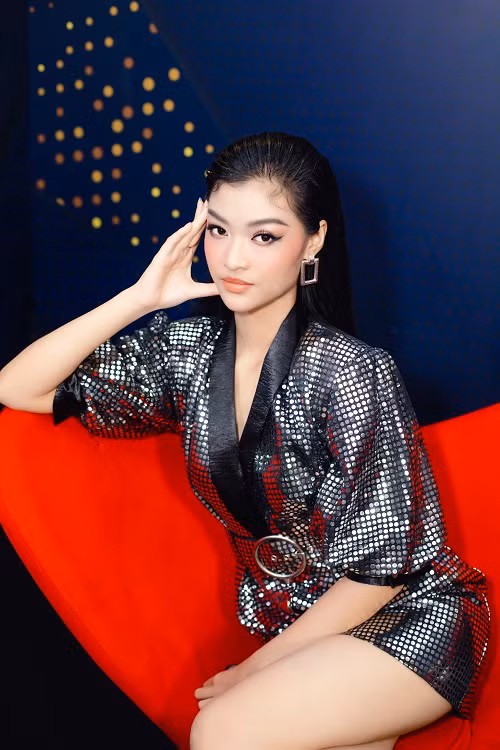 Phan khich xem A hau Kieu Loan tro tai 'ban' rap an tuong-Hinh-11