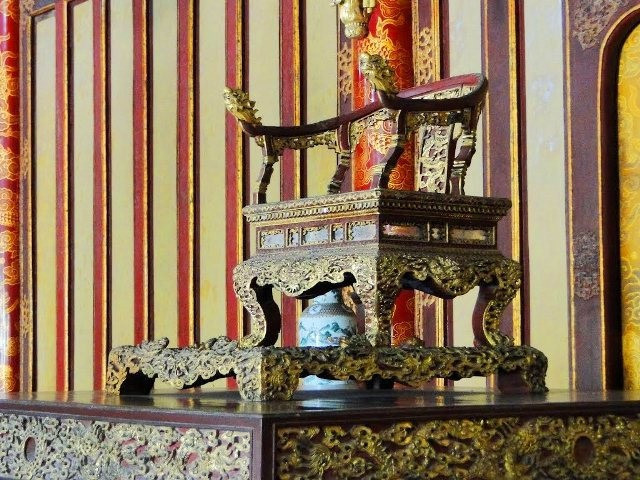 Ngai của hoàng đế xưa có được làm bằng gì? Ngai cua hoang de xua co duoc lam bang gi?