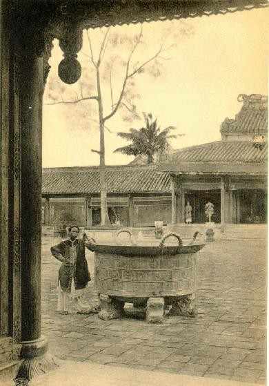 Loạt ảnh hiếm về triều Nguyễn 100 năm trước - Hình 5 Loat anh hiem ve trieu Nguyen 100 nam truoc-Hinh-5