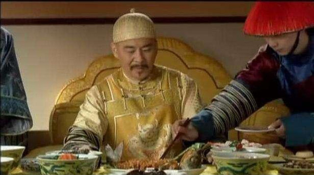 Sự thật bất ngờ khi người xưa dùng kim bạc thử độc đồ ăn cho hoàng đế - Hình 2 Su that bat ngo khi nguoi xua dung kim bac thu doc do an cho hoang de-Hinh-2