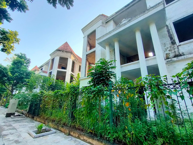 Khu đô thị Thiên đường Bảo Sơn: Cận cảnh những căn biệt thự triệu đô xuống cấp - Hình 12 Khu do thi Thien duong Bao Son: Can canh nhung can biet thu trieu do xuong cap-Hinh-12