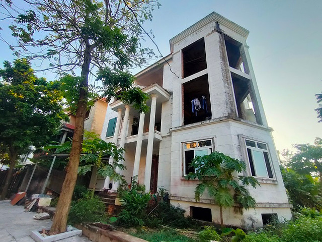 Khu đô thị Thiên đường Bảo Sơn: Cận cảnh những căn biệt thự triệu đô xuống cấp - Hình 16 Khu do thi Thien duong Bao Son: Can canh nhung can biet thu trieu do xuong cap-Hinh-16