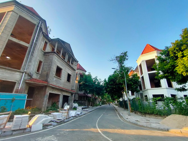 Khu đô thị Thiên đường Bảo Sơn: Cận cảnh những căn biệt thự triệu đô xuống cấp - Hình 3 Khu do thi Thien duong Bao Son: Can canh nhung can biet thu trieu do xuong cap-Hinh-3