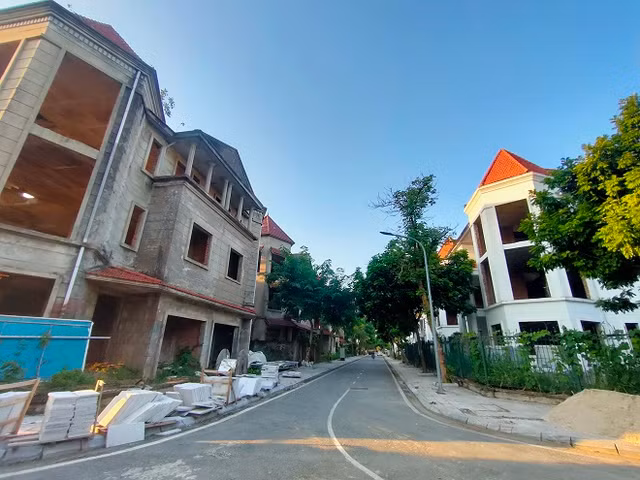 Khu do thi Thien duong Bao Son: Can canh nhung can biet thu trieu do xuong cap-Hinh-3