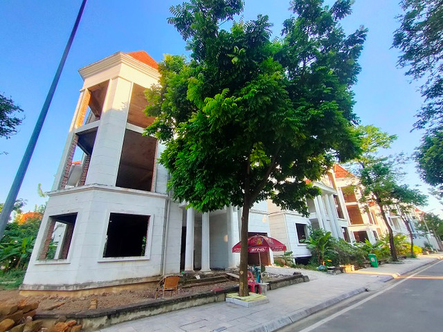 Khu đô thị Thiên đường Bảo Sơn: Cận cảnh những căn biệt thự triệu đô xuống cấp - Hình 4 Khu do thi Thien duong Bao Son: Can canh nhung can biet thu trieu do xuong cap-Hinh-4