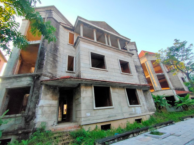 Khu đô thị Thiên đường Bảo Sơn: Cận cảnh những căn biệt thự triệu đô xuống cấp - Hình 7 Khu do thi Thien duong Bao Son: Can canh nhung can biet thu trieu do xuong cap-Hinh-7
