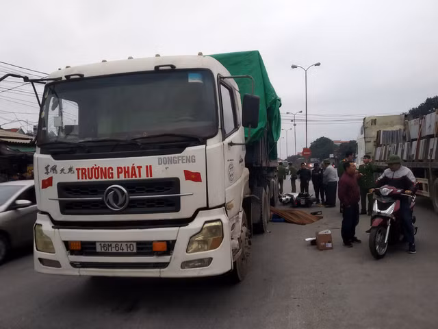 Camera tiet lo nguyen nhan vu container can doi nam nu di SH