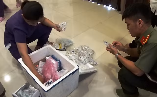 Ton 400 trieu khong thay dep, 7 phu nu keo den tham my vien quoc te Gang Nam doi tien-Hinh-2