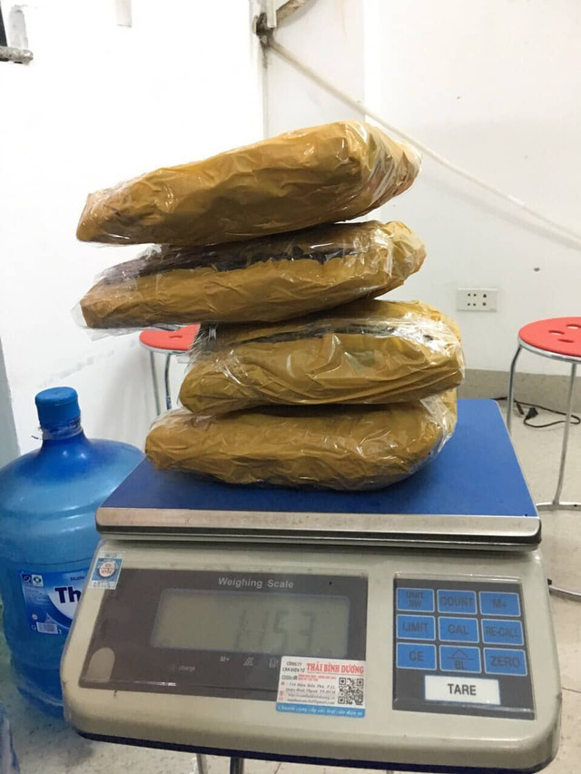 Bộ đôi sinh viên ở Đà Nẵng mua ma túy về bán kiếm lời - Hình 2 Bo doi sinh vien o Da Nang mua ma tuy ve ban kiem loi-Hinh-2