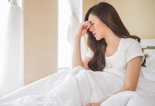 Đi khám bệnh ngay nếu sáng thức dậy có 3 biểu hiện này Di kham benh ngay neu sang thuc day co 3 bieu hien nay