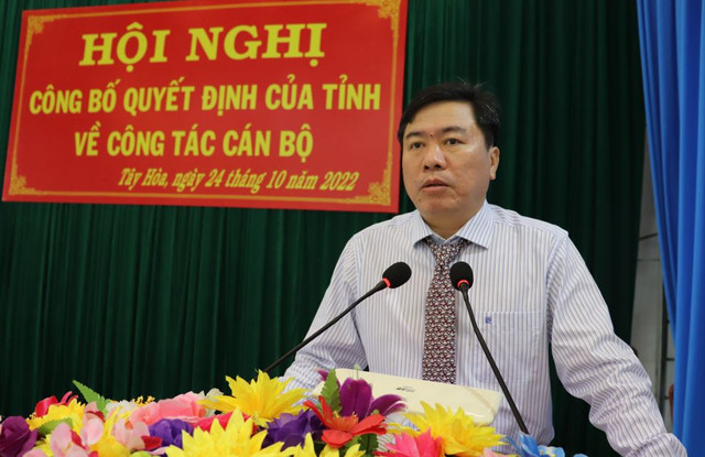 Đường quan lộ của Chủ tịch tỉnh Phú Yên Trần Hữu Thế vừa bị miễn nhiệm - Hình 7 Duong quan lo cua Chu tich tinh Phu Yen Tran Huu The vua bi mien nhiem-Hinh-7