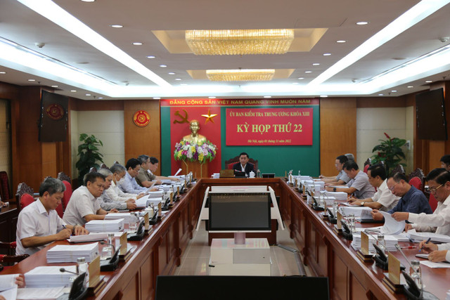 Vì sao 2 giám đốc Công an tỉnh Sóc Trăng và Long An bị kỷ luật? Vi sao 2 giam doc Cong an tinh Soc Trang va Long An bi ky luat?